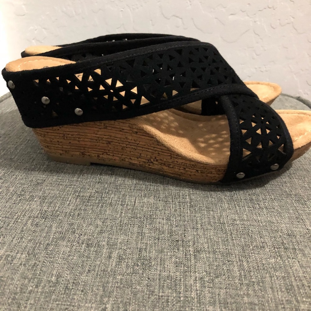 Minnetonka Lainey wedges
